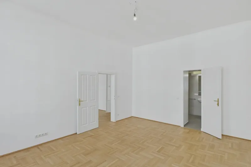 Stilvoller Altbau nahe Schloss Charlottenburg – 4 Zimmer mit Erker und Loggia — photo 1